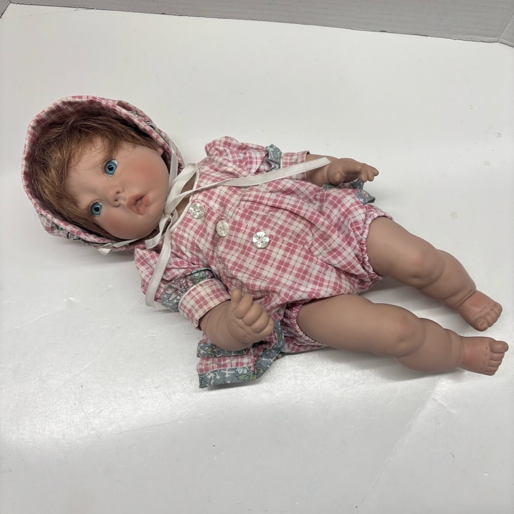 Lee Middleton 1994 Signed Original Baby Doll blue eyes